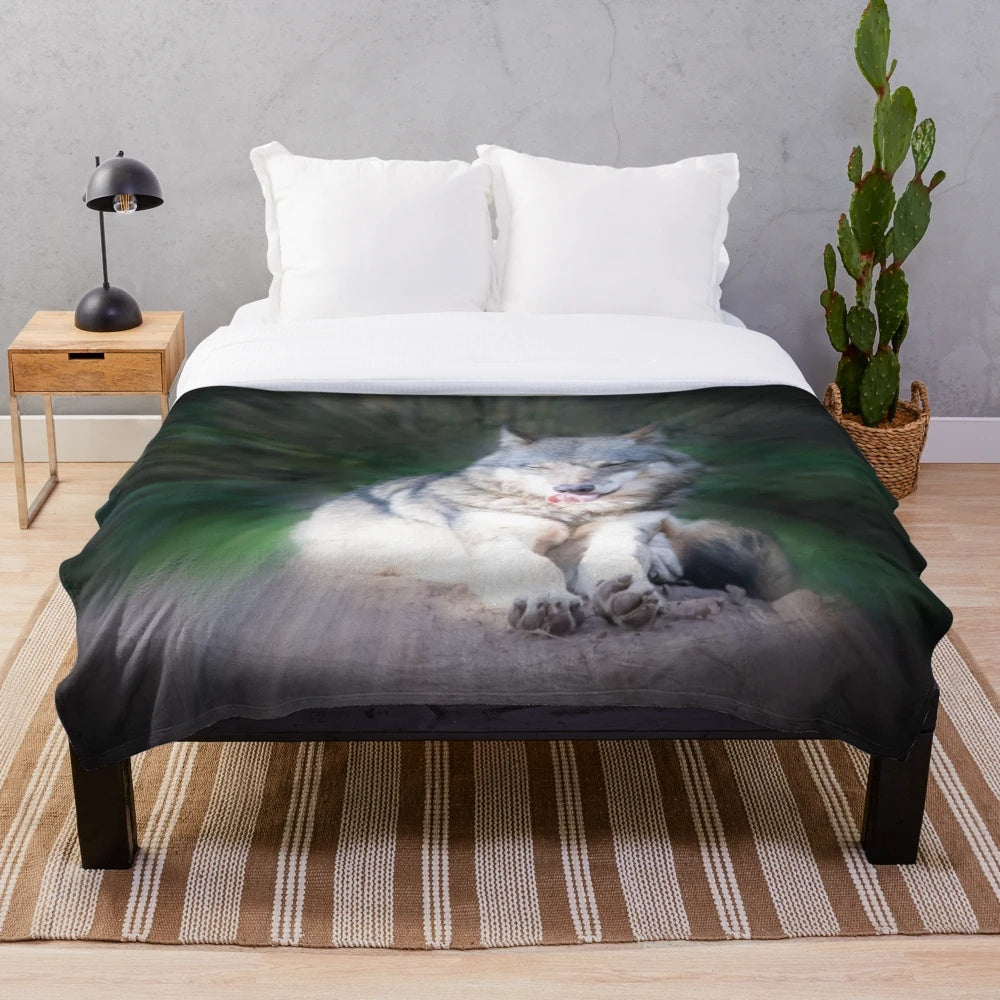 Wolf-patterned plush blanket for cozy home decor