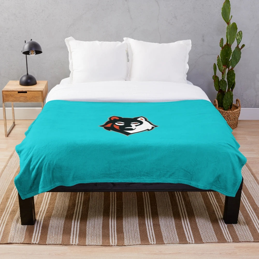 Soft and luxurious wolf-themed plush blanket for home
