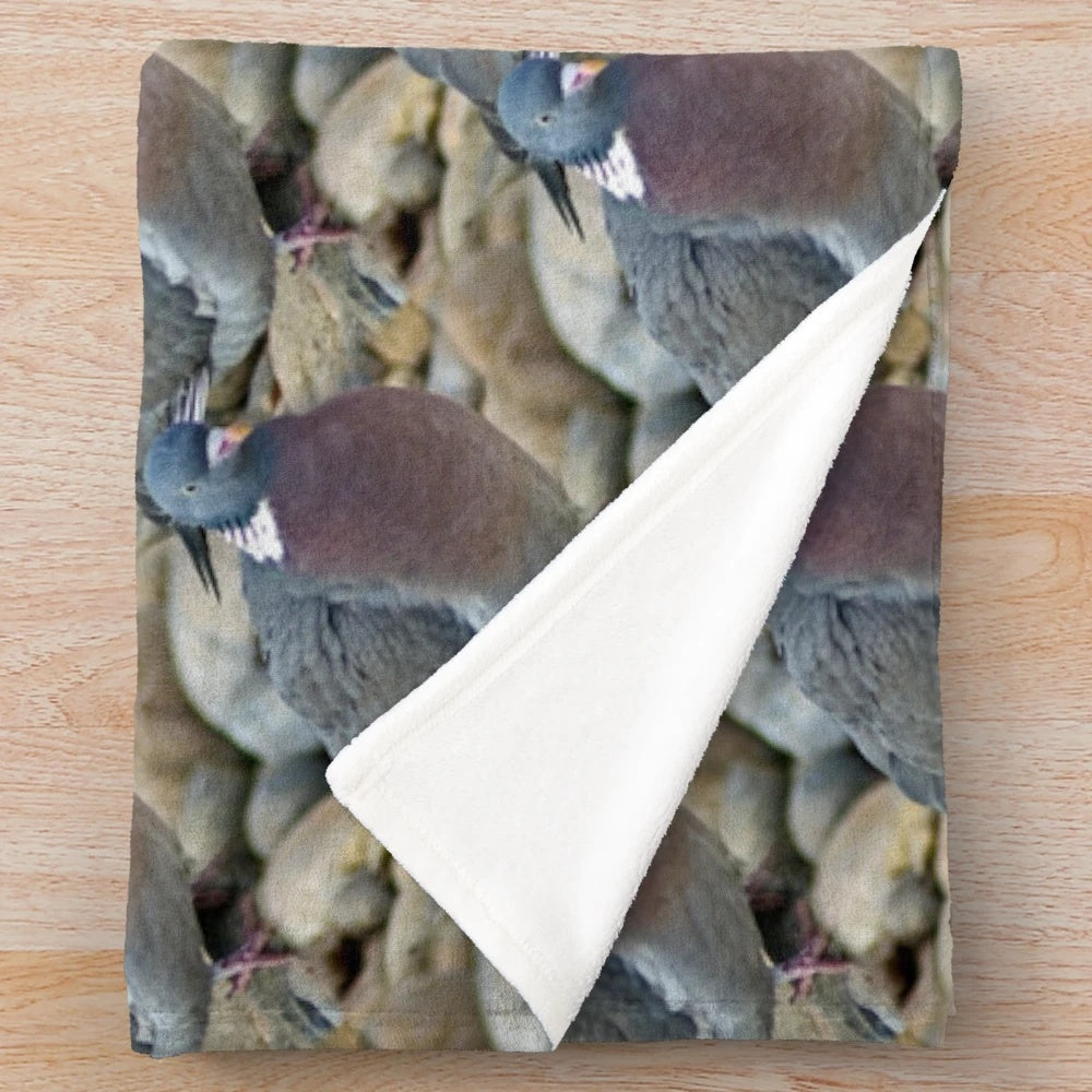 Soft and plush wood pigeon pattern blanket for cozy home decor