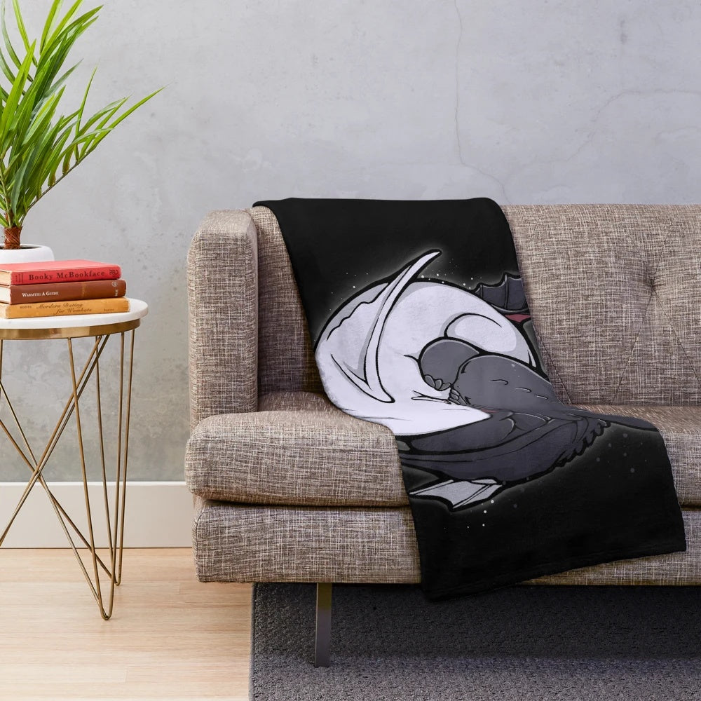Cute plush dragon blanket featuring Toothless and Light Fury hugging in a yin yang design