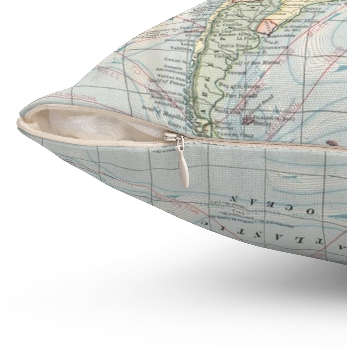 Decorative vintage-style world map printed on a cozy pillow - Detail