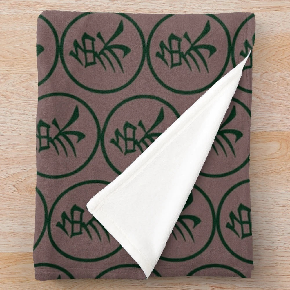 Plush blanket with classic Chinese chess pattern design