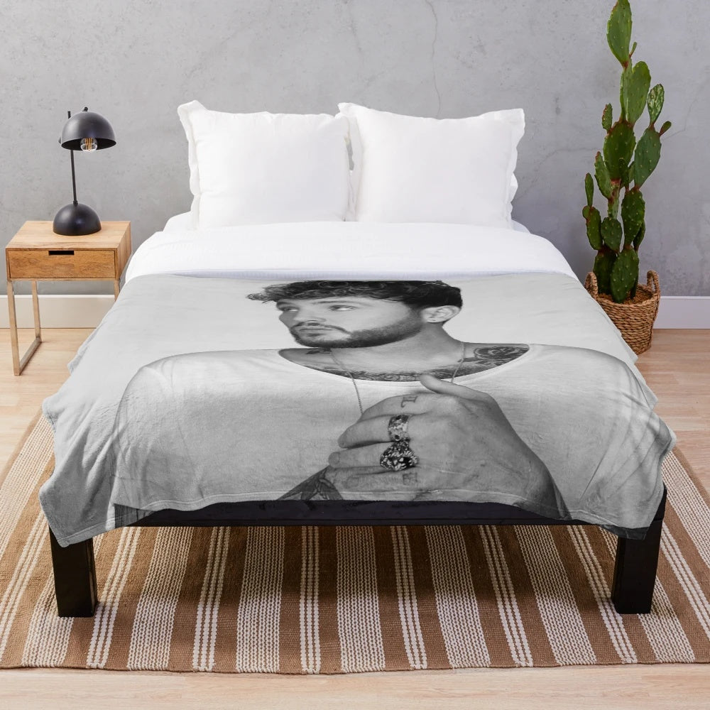 Fivebu Show James Plush Blanket featuring the American Tour 2019 design