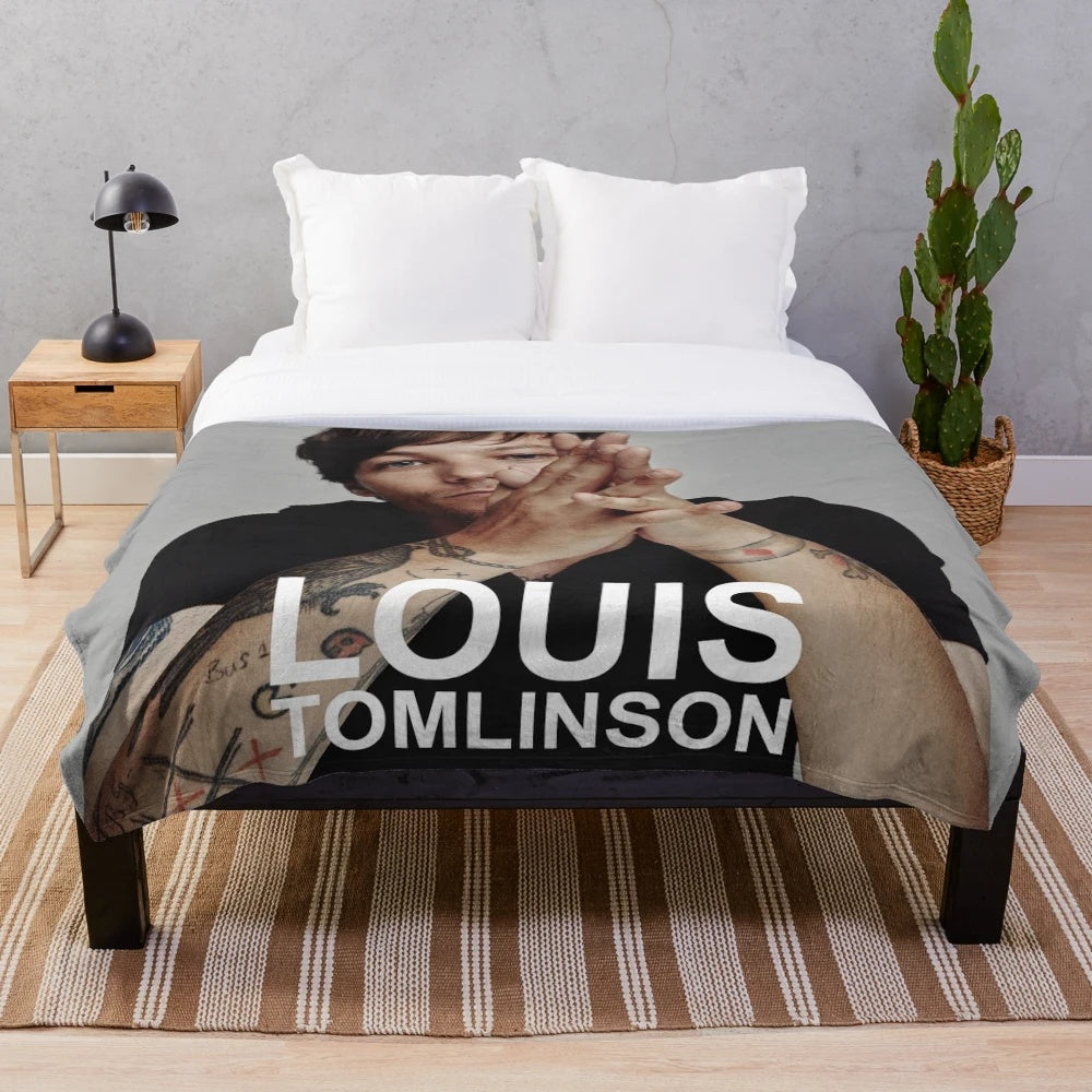 Gadjah Tomlinson Walls plush blanket with American tour design