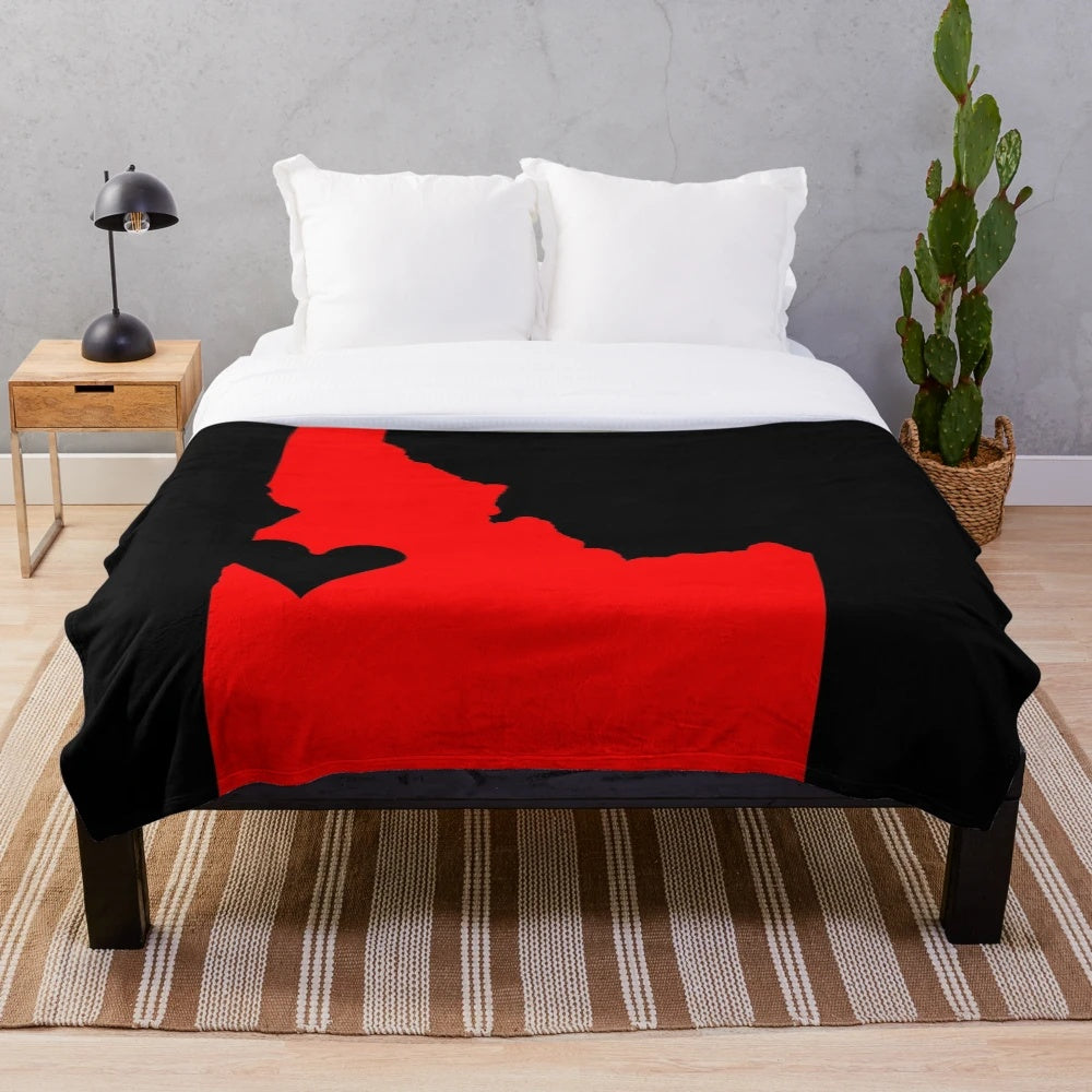 Heart-shaped plush blanket in Idaho theme