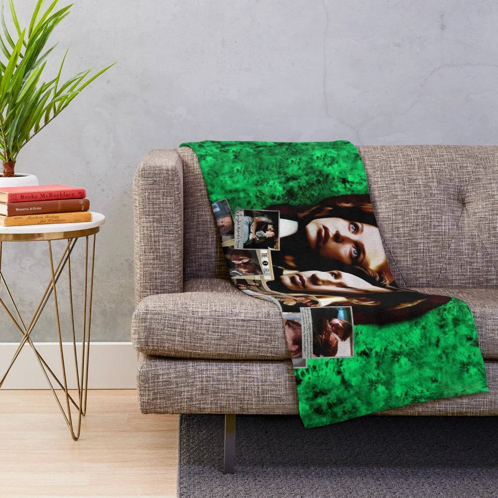 Inspirational "Don't Give Up" plush blanket featuring X-Files characters Mulder and Scully