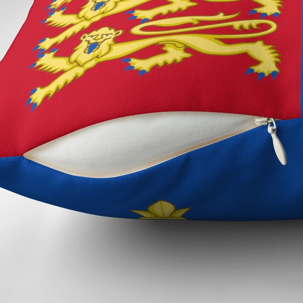 Pillow featuring the royal arms of England during the reign of King Henry V (1399-1603)
