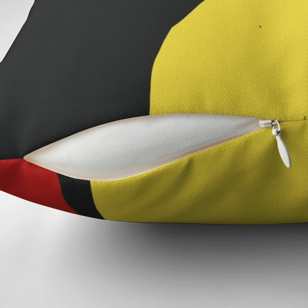 Minimalist abstract art pillow featuring a geometric design inspired by the iconic artwork of Spanish surrealist artist Joan Mirò.