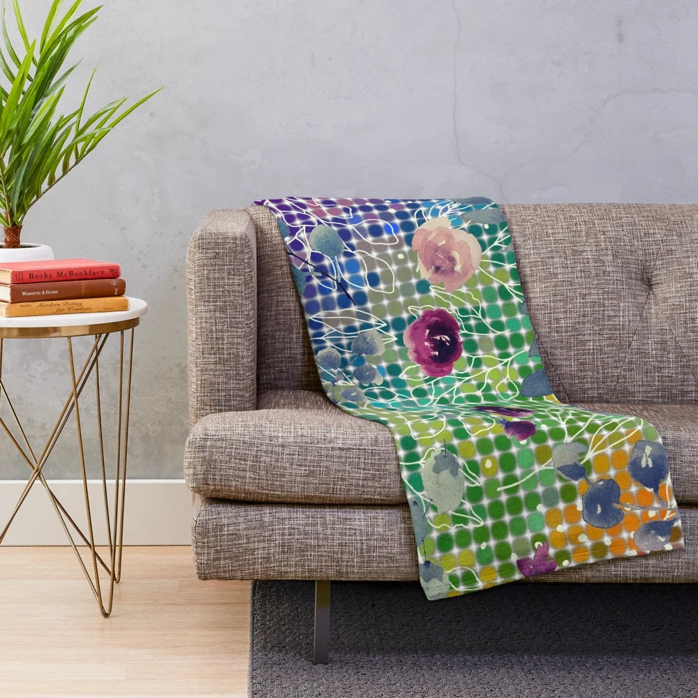 Lovely nature-inspired plush blanket with floral design