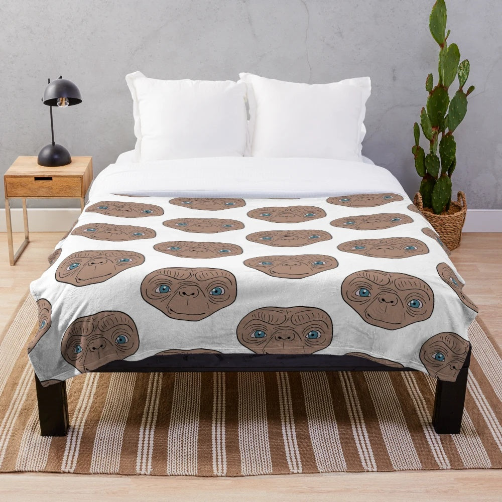 E.T. the Extra-Terrestrial plush blanket with vintage 80s design