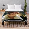 Outlander-themed plush blanket with the phrase "Je Suis Prest.