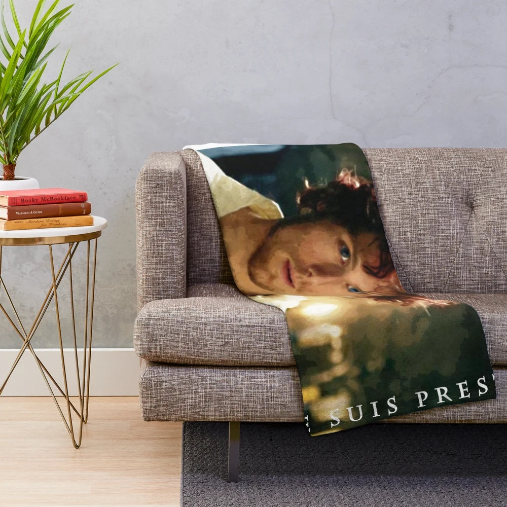 Outlander-themed plush blanket with the phrase "Je Suis Prest.