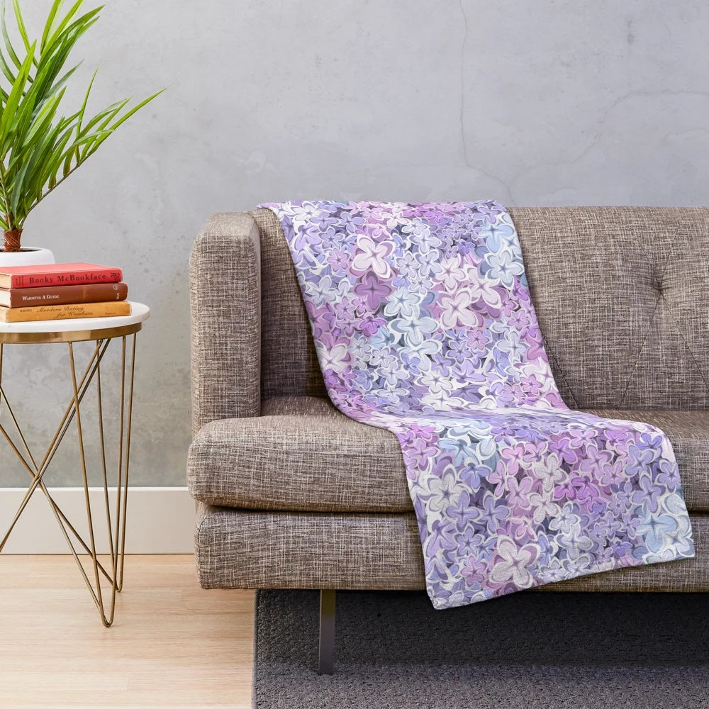 Lilac flowers pattern plush blanket