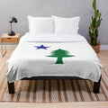 Soft plush blanket featuring the original design of the Maine state flag with a pine tree and star