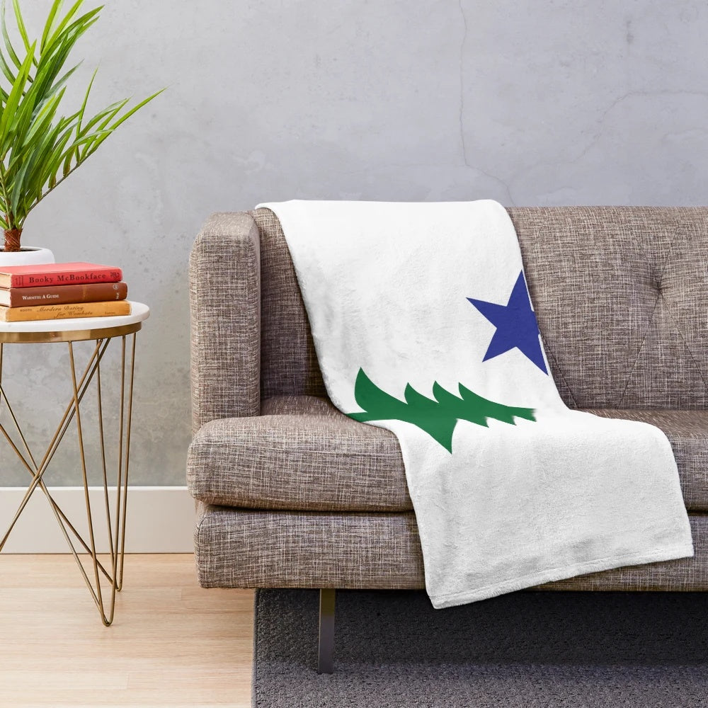 Soft plush blanket featuring the original design of the Maine state flag with a pine tree and star