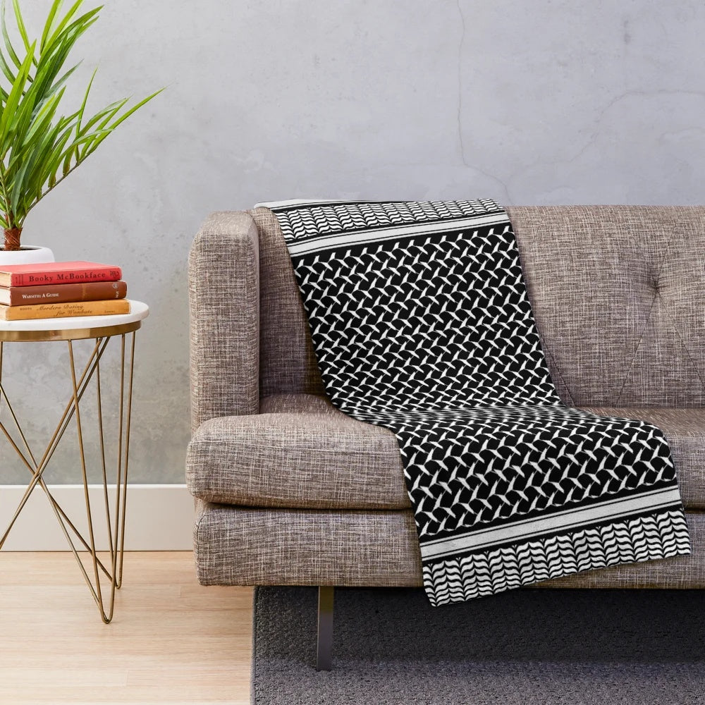Soft plush blanket featuring a detailed palestine map and traditional keffiyeh pattern