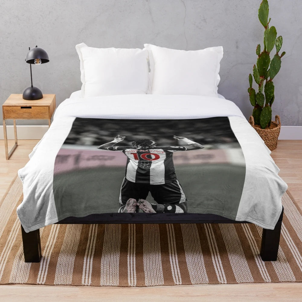 Saint-Maximin inspired plush blanket for Newcastle United fans