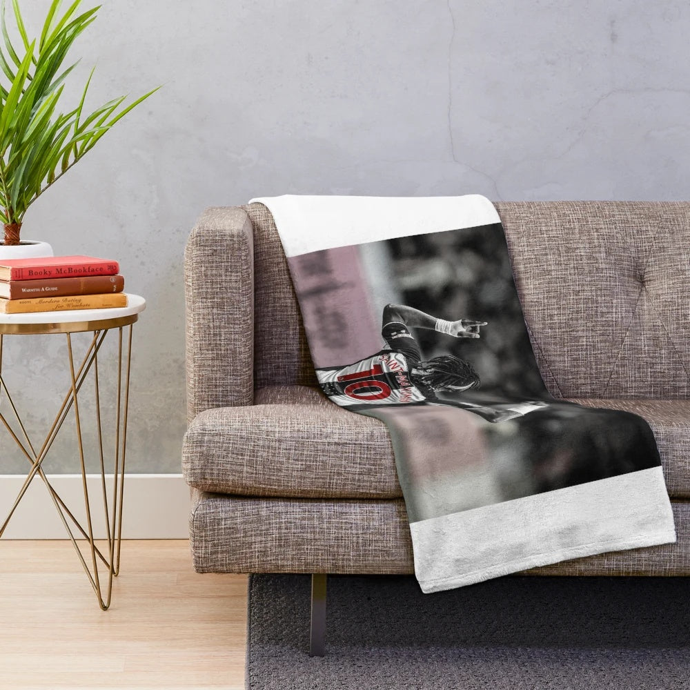 Saint-Maximin inspired plush blanket for Newcastle United fans