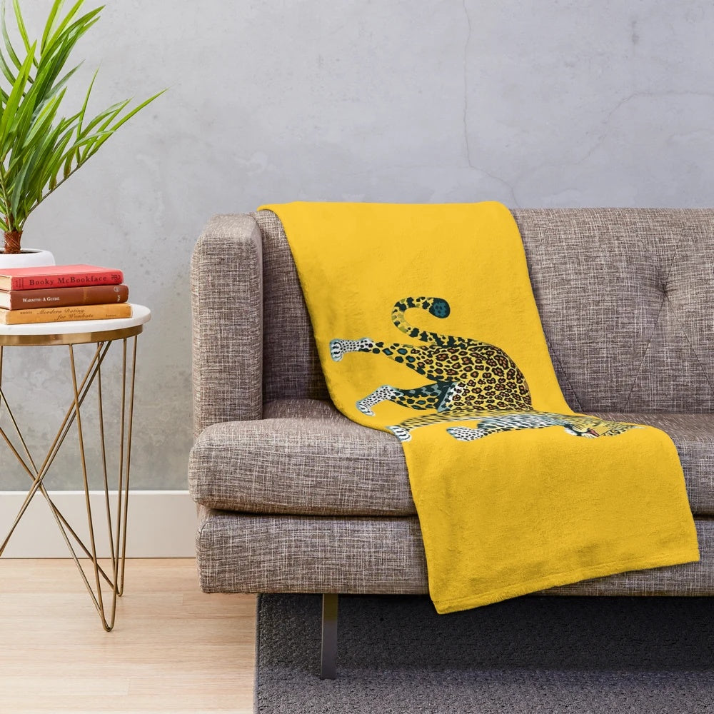 Prowling Leopard Plush Blanket with Realistic Animal Print Design