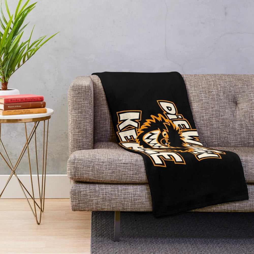 Retro-inspired plush blanket featuring the iconic Die Wilden Kerle characters