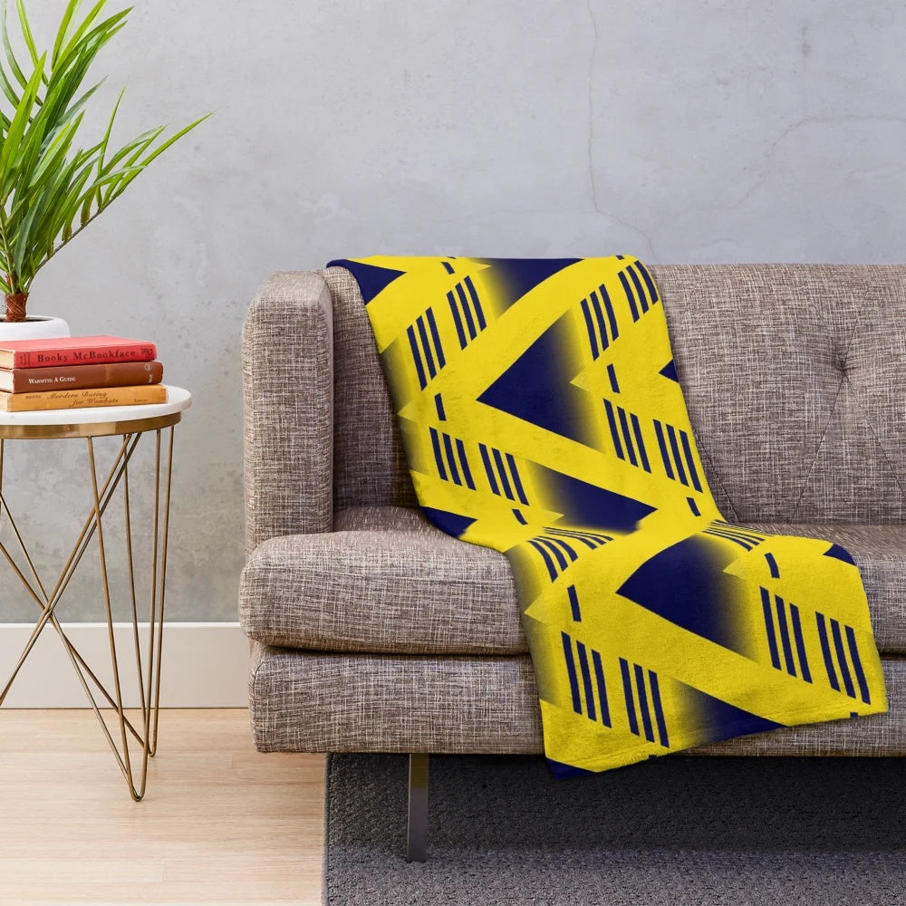 Retro-inspired plush blanket featuring the Arsenal FC logo and colors