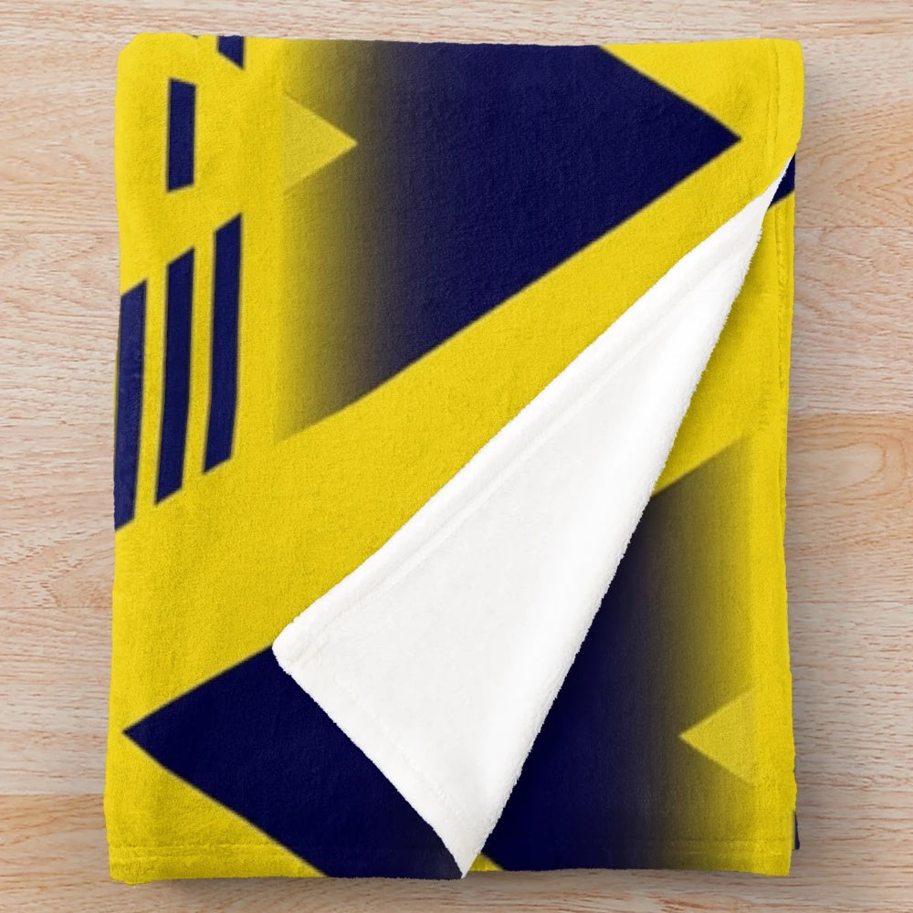 Retro-inspired plush blanket featuring the Arsenal FC logo and colors