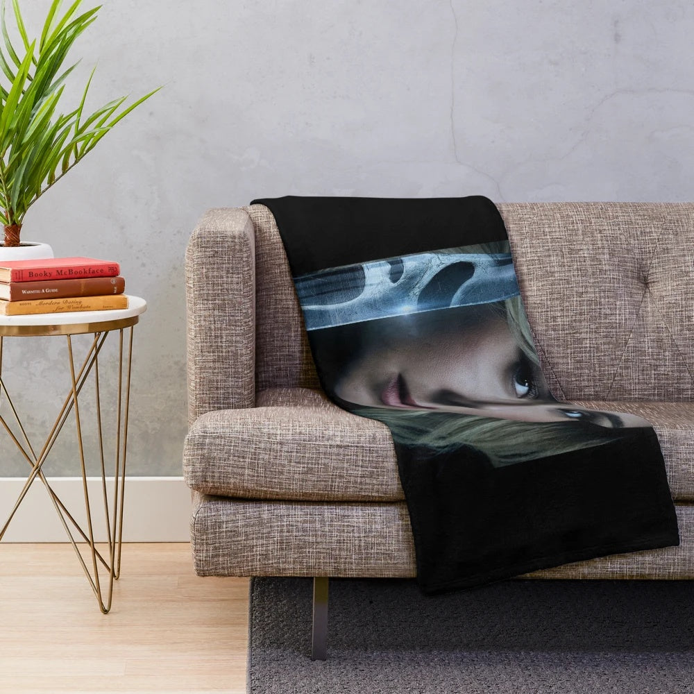 Scream 6 plush blanket featuring Hayden Panettiere as Kirby Reed