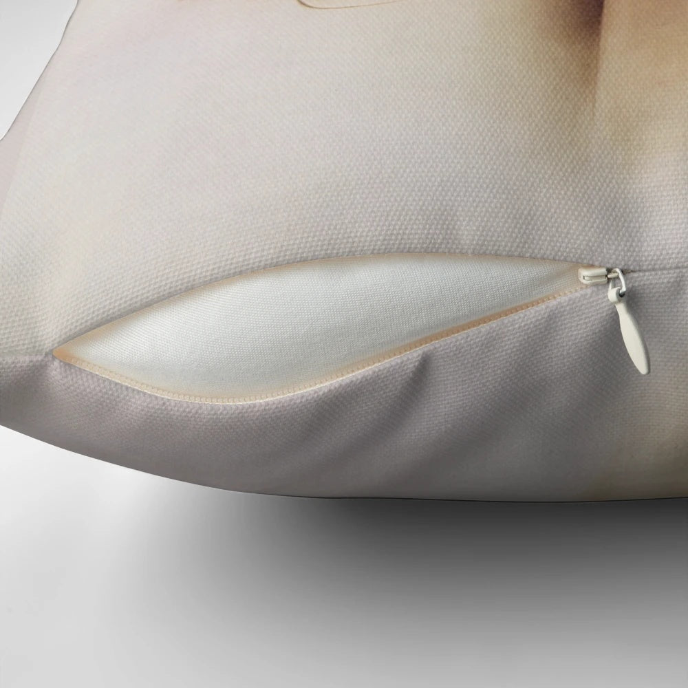 Elaine Pillow, a sensual female portrait by artist Sara Moon