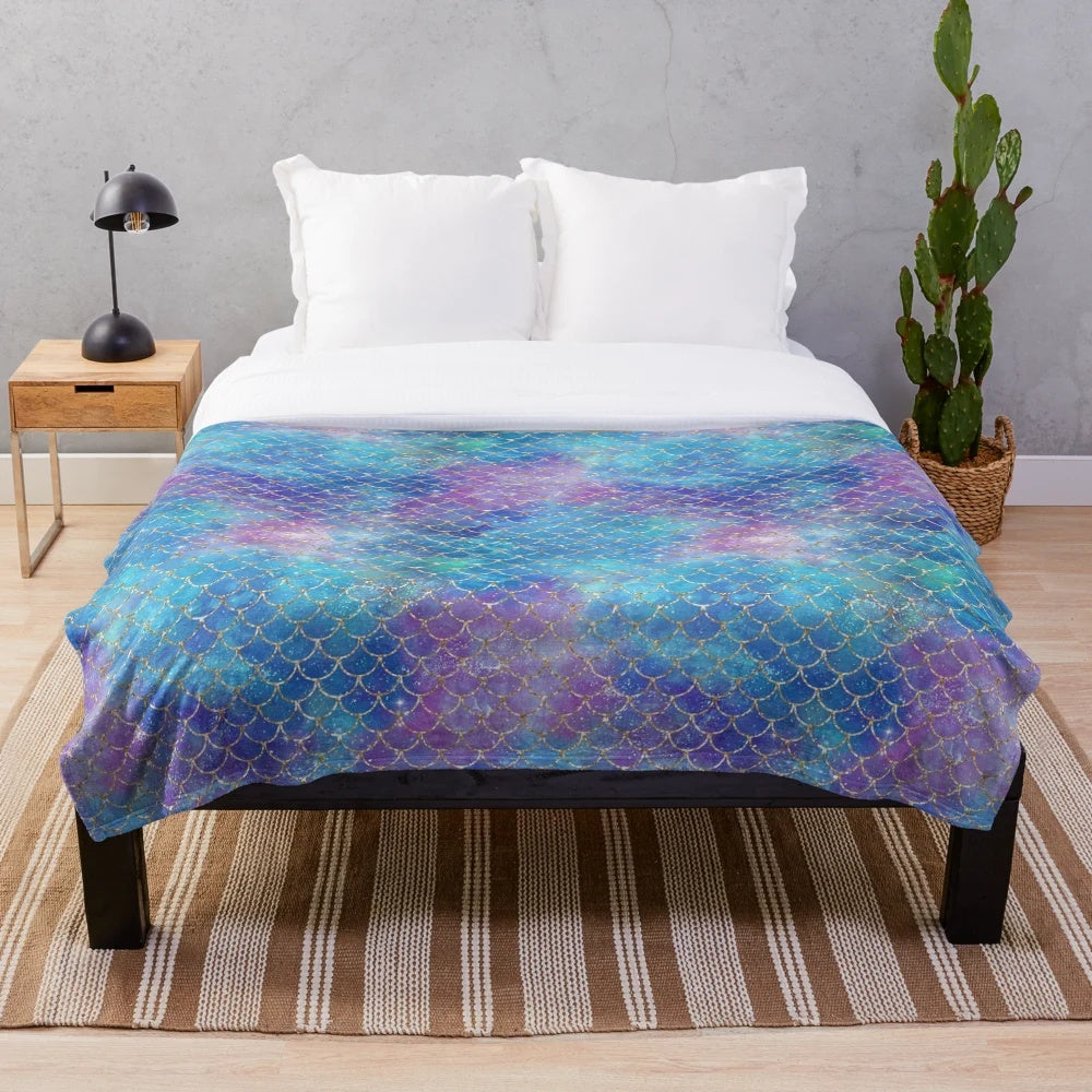 Mermaid scale pattern plush blanket with shimmering glitter