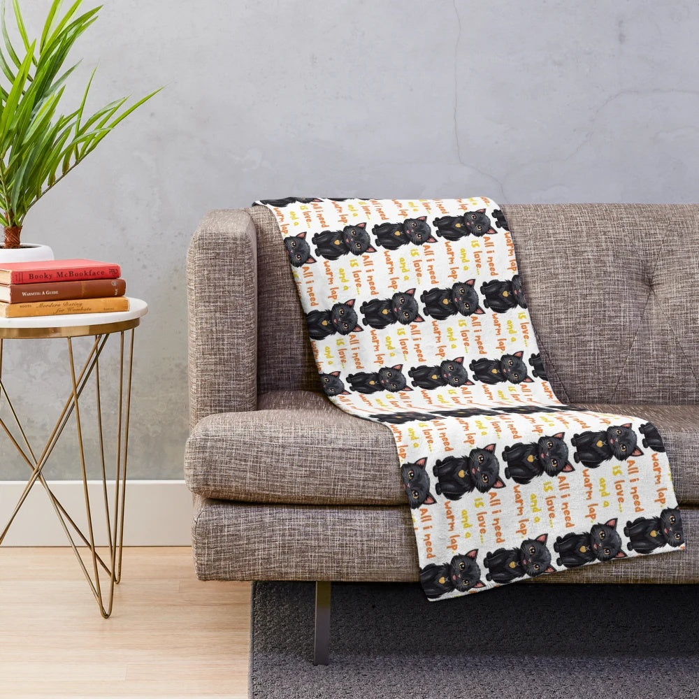 Cozy cat plush blanket with soft, plush material