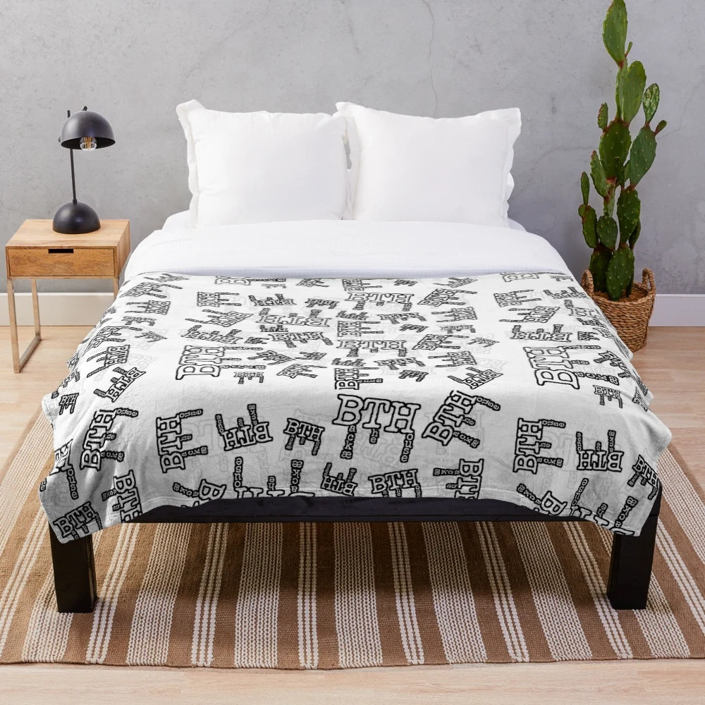 BackaeTheHouse plush blanket in white