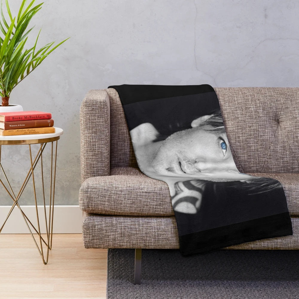 Keith Urban-inspired ripcord plush blanket