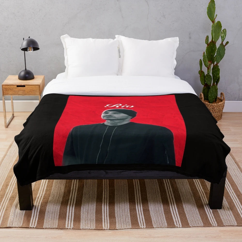 Soft and plush polyester blanket for home decor