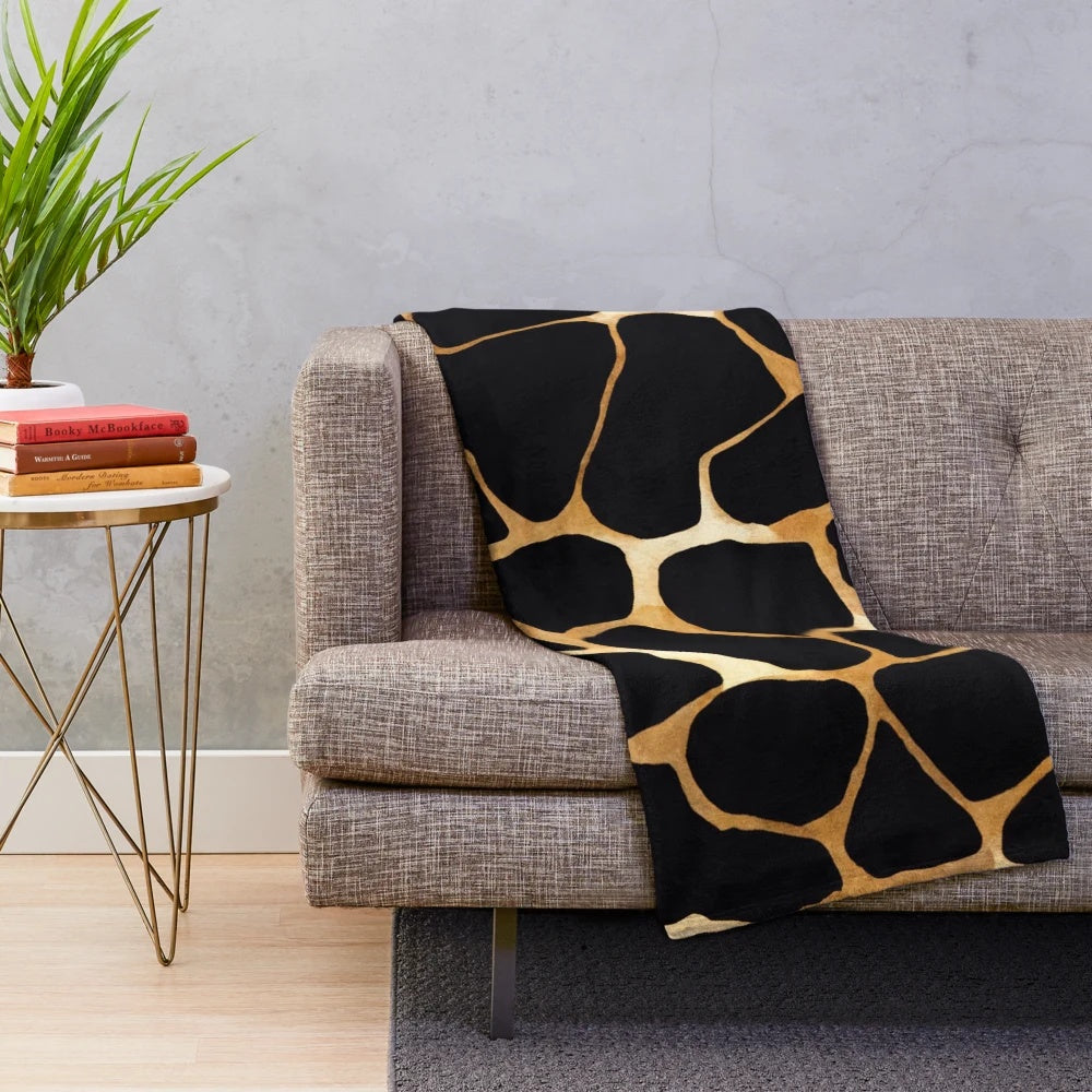 Giraffe skin texture plush blanket with soft, cozy fabric