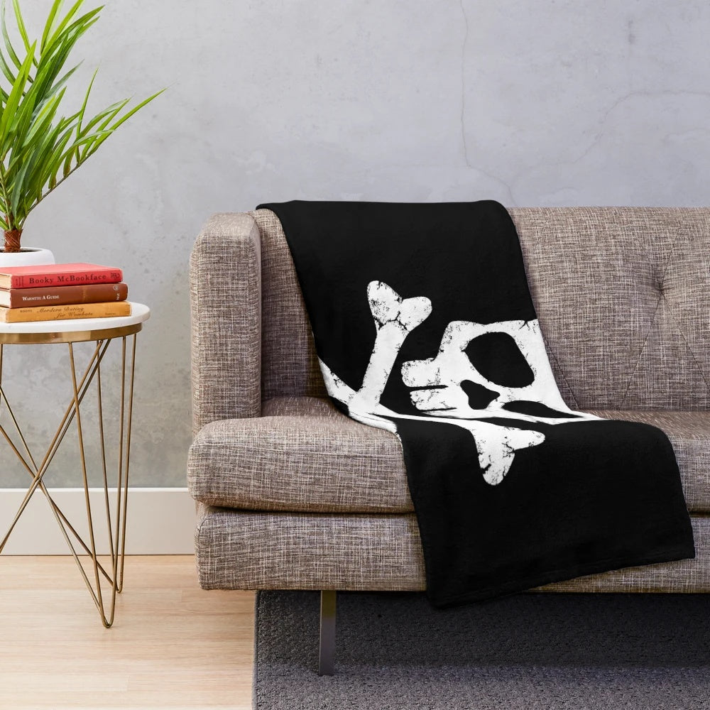 Plush blanket featuring the Jolly Roger design from the Captain Harlock anime series