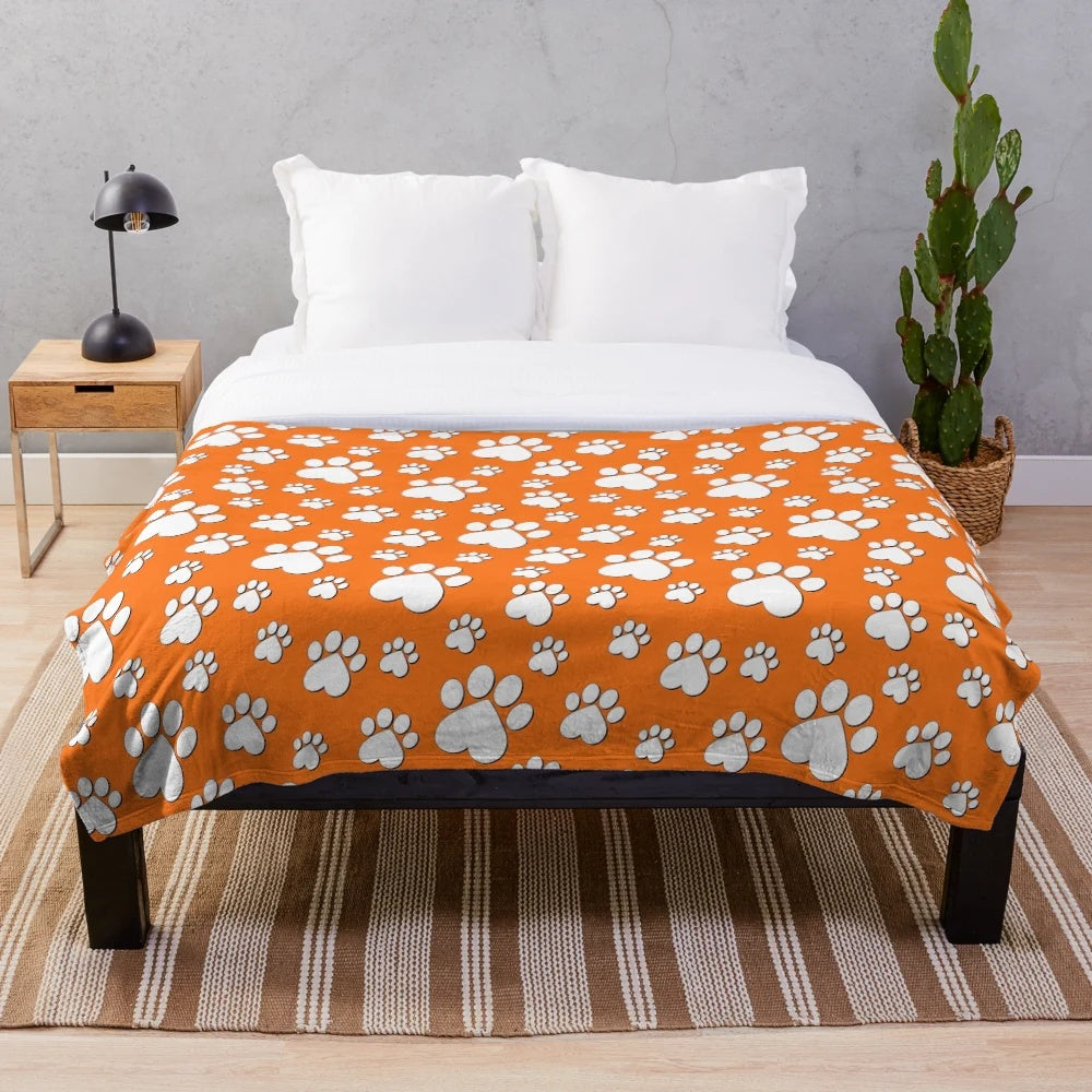 Halloween paw pattern plush blanket with heart designs