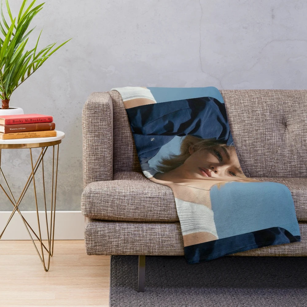 Stray Kids-Inspired Plush Blanket with Lee Felix