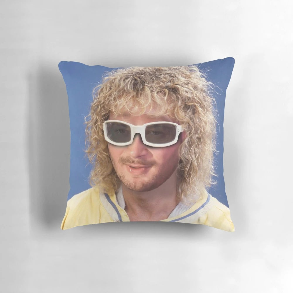 Elegant Jul-themed decorative pillow for cozy home