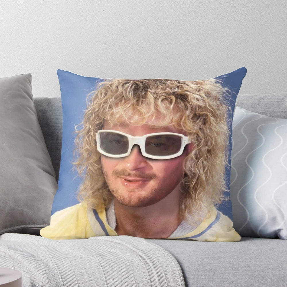 Elegant Jul-themed decorative pillow for cozy home