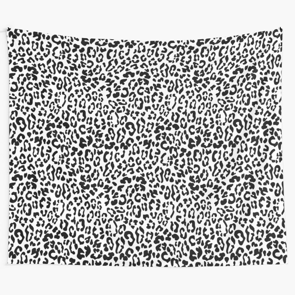 Trendy black and white leopard print seamless pattern tapestry