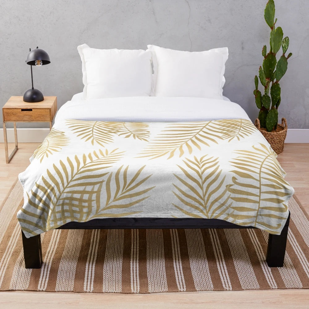 Luxurious gold palm leaves plush blanket for a relaxing, tropical-inspired home