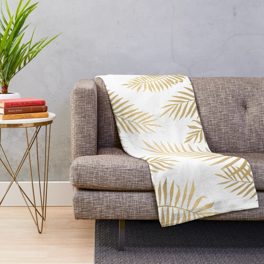 Luxurious gold palm leaves plush blanket for a relaxing, tropical-inspired home