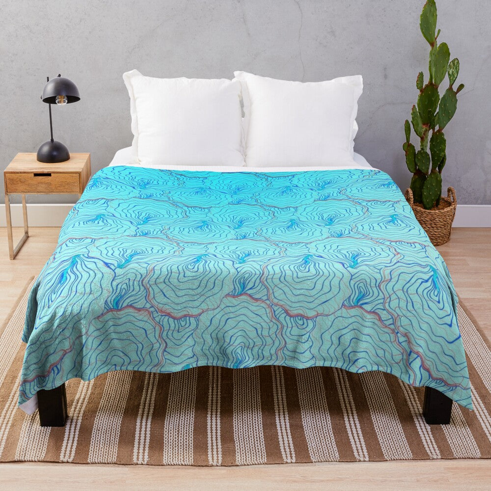 Piscina mexida plush blanket with vibrant abstract pattern