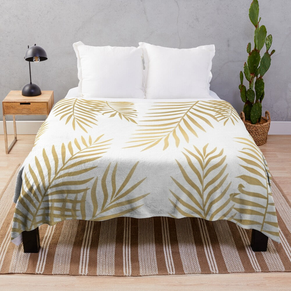 Luxurious gold palm leaves plush blanket for a relaxing, tropical-inspired home