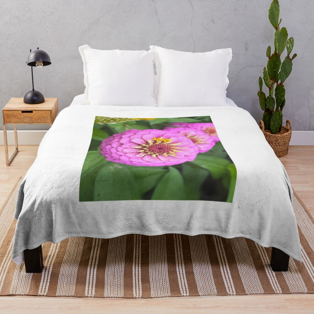 Dahlia floral plush blanket