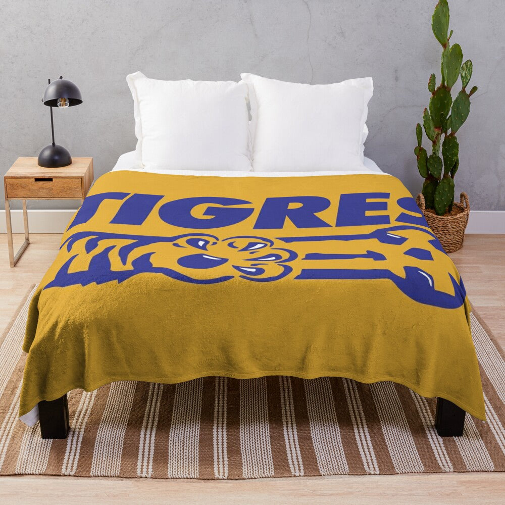 Vintage-style UANL Tigres plush blanket