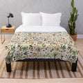Detailed plush blanket featuring American nature and wildlife