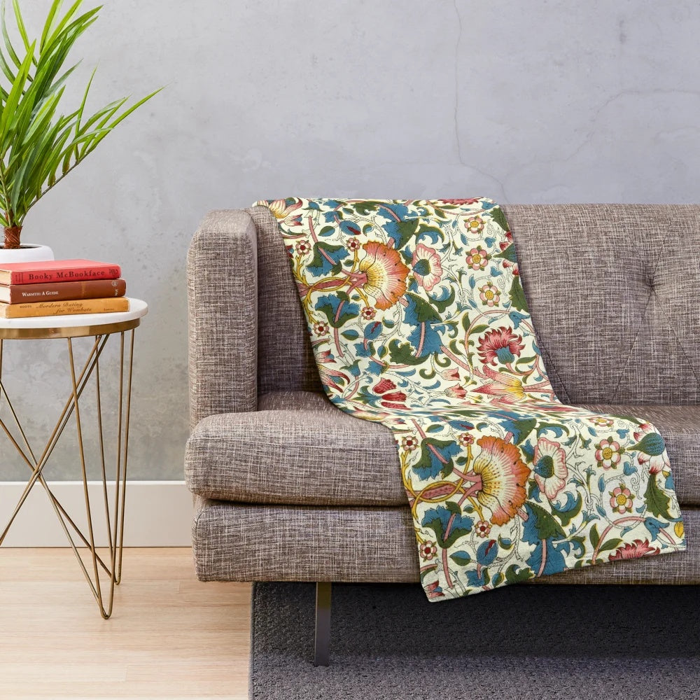 Vintage-Inspired Lodden Plush Blanket with Classic Floral Pattern