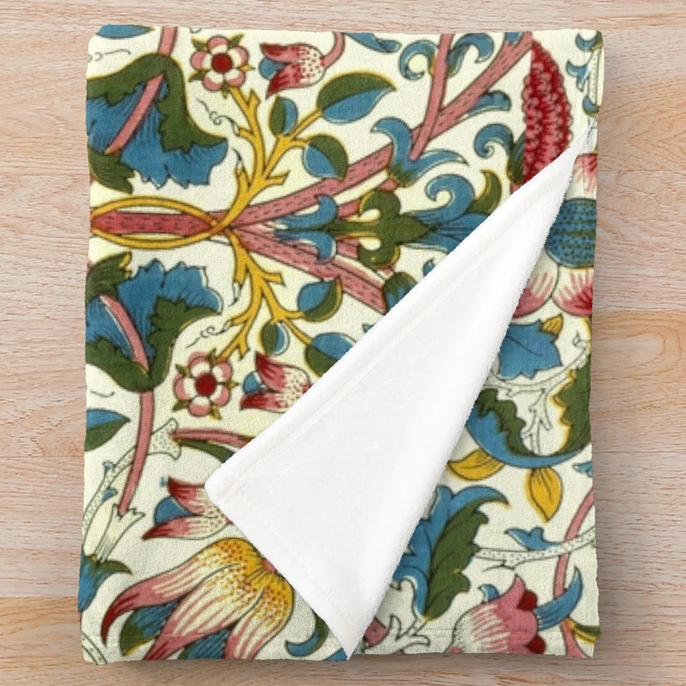 Vintage-Inspired Lodden Plush Blanket with Classic Floral Pattern
