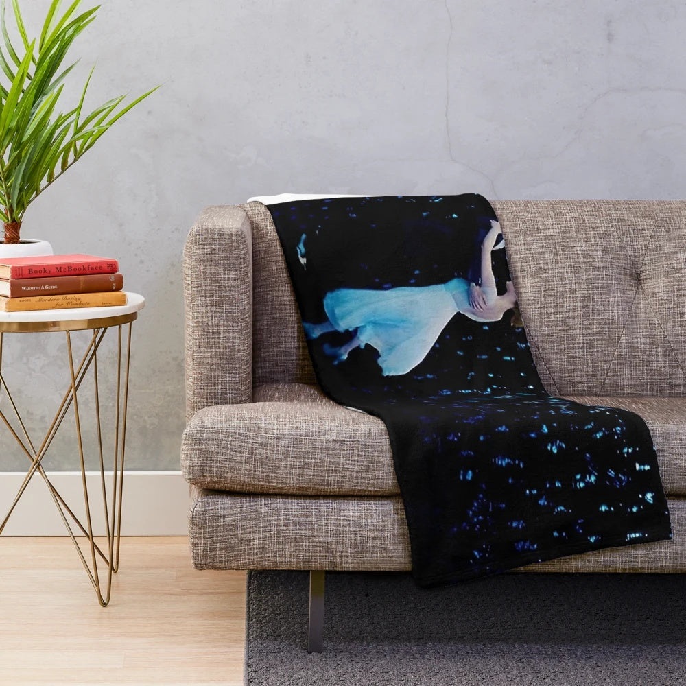 Vintage-inspired romantic dancing plush blanket